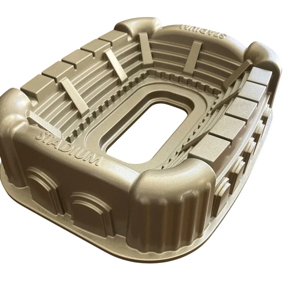 Nordic Ware Stadium Bundt Pan 9 Cup‎ Cast Aluminum Gold Sports Cake Mold USA
